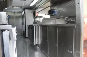 Triple O's #2 - Food Trucks - 18 ft Step Van